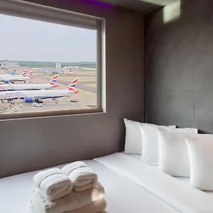מלון Bloc London Gatwick Airport הורלי